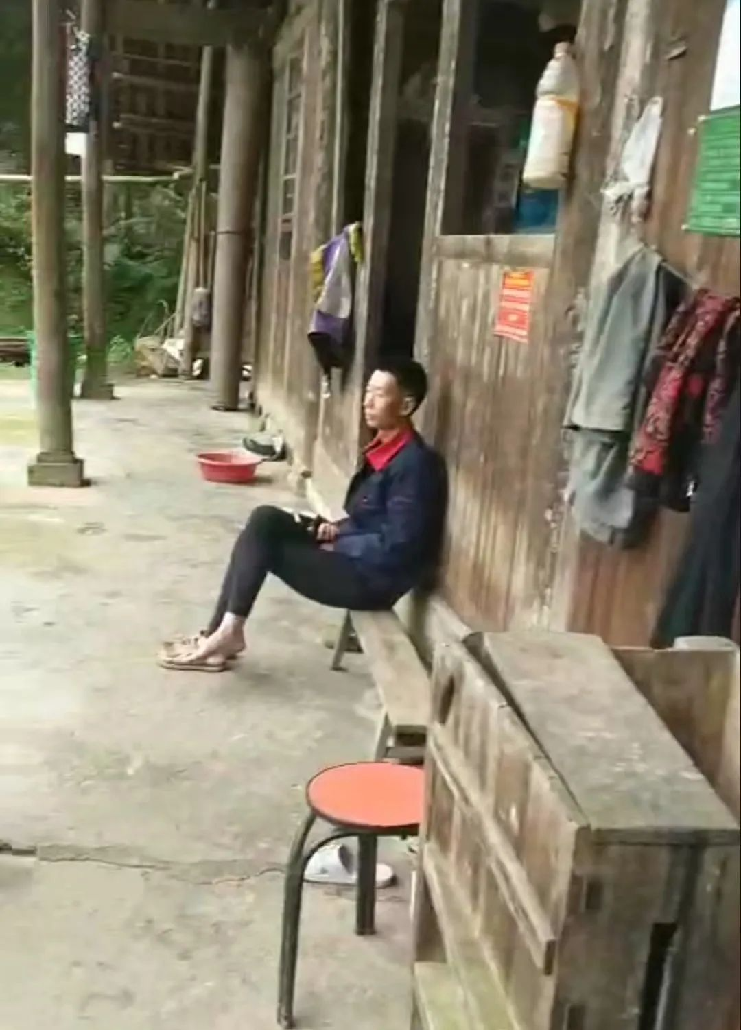 DƬ