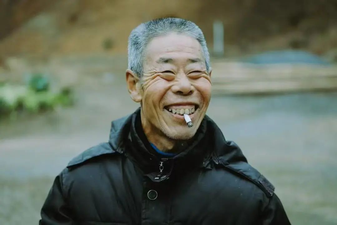 DƬ